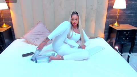 OF melanielexxx online show from December 19, 6:45 pm