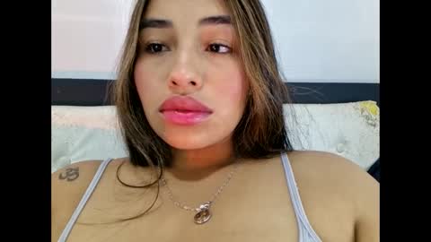 melaniie_roussel online show from April 4, 11:56 pm