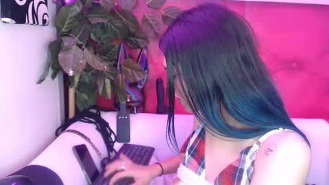 melhiza online show from March 2, 7:10 am