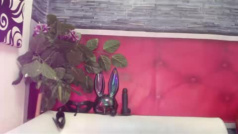 melhiza online show from March 6, 1:24 pm