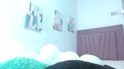 meli_peach online show from September 20, 8:23 pm