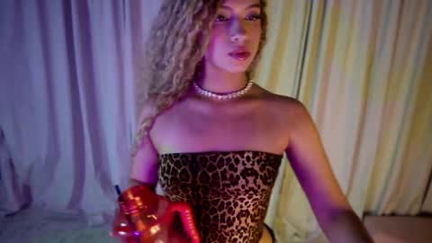 MelinaSmith  online show from May 19, 1:56 am
