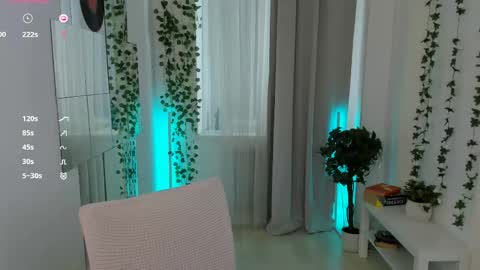 Melissa online show from April 18, 4:53 pm