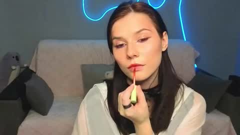 mellhyees online show from March 12, 5:38 pm