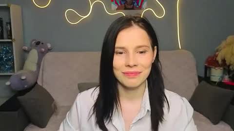 mellhyees online show from February 5, 5:27 pm