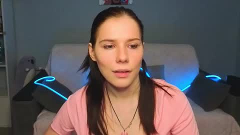 mellhyees online show from March 6, 5:45 pm