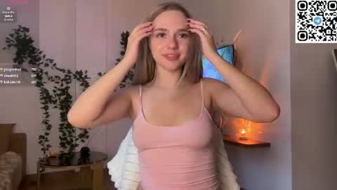 lily Alice online show from July 28, 6:20 pm