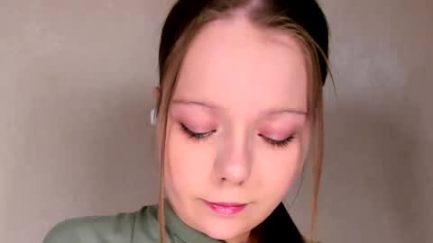 MelMooon online show from June 3, 8:03 pm