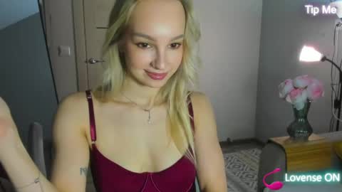melodyillves online show from May 12, 8:12 am