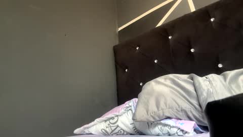 melodysnow online show from December 2, 6:17 pm