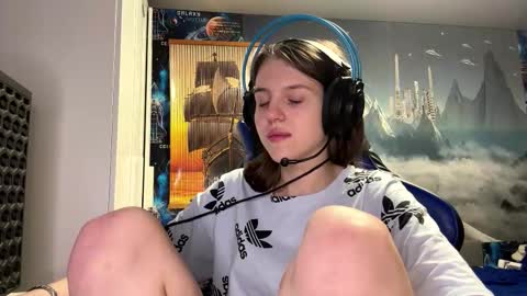 Hi Im Aria 18 years old online show from March 4, 12:24 pm