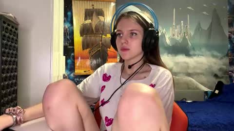 Hi Im Aria 18 years old online show from November 28, 2:02 pm