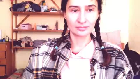 Snapshot of memorningdew chatting on January 2, 12:46 pm Yummygirl online show from January 2, 12:46 pm