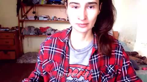 Snapshot of memorningdew chatting on October 16, 5:18 am Yummygirl online show from October 16, 5:18 am