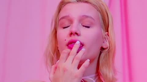 Lilu online show from April 17, 4:15 am