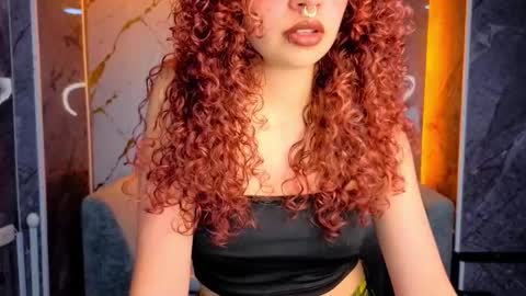 merida_b online show from December 3, 8:09 pm