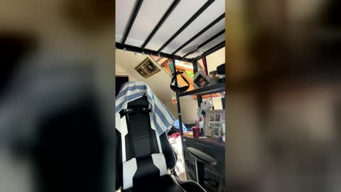 meridapricess online show from May 17, 6:17 pm