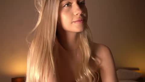 Lara OFFLINE  online show from May 15, 8:27 pm