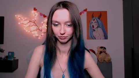 mermaidvibestides online show from March 18, 7:09 pm