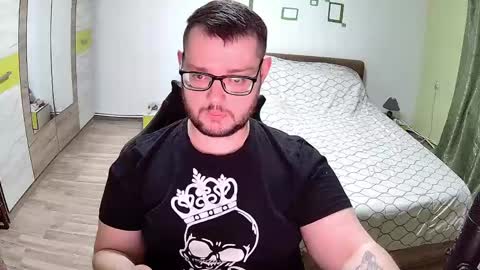 King and Queen online show from April 22, 6:48 pm