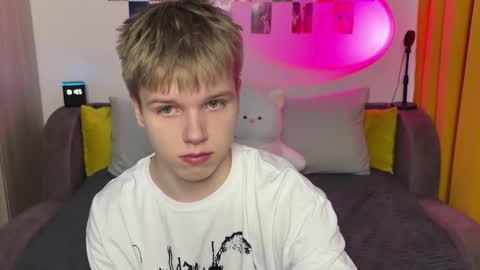 Arthur online show from March 4, 8:06 pm