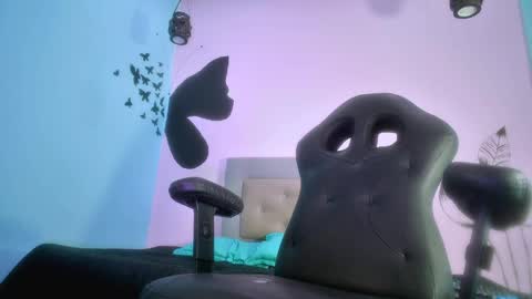 mew_alix online show from May 21, 3:18 pm