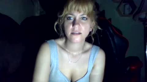 mezzy69 online show from April 15, 8:50 am