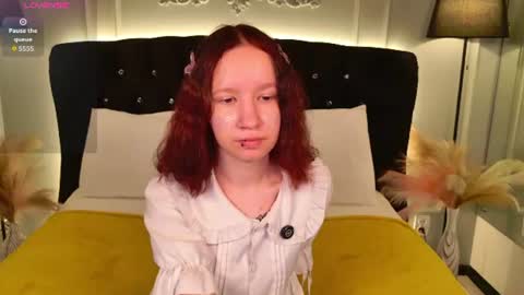 Mia online show from July 7, 6:23 pm