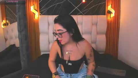 Mia online show from June 16, 6:01 pm