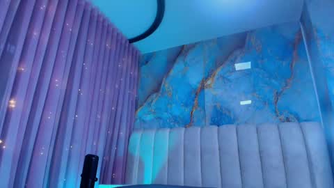 Emi online show from April 8, 7:28 pm