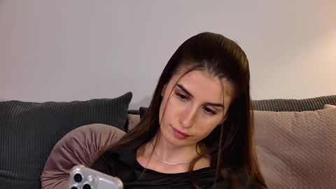 Freya Allen online show from December 16, 9:43 pm