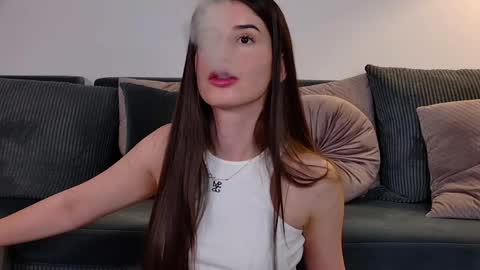 Freya Allen online show from May 11, 9:45 pm
