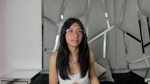 mia_clark18 online show from October 21, 8:56 pm