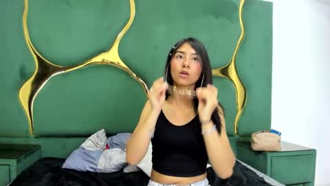 mia_clark18 online show from November 13, 11:18 pm