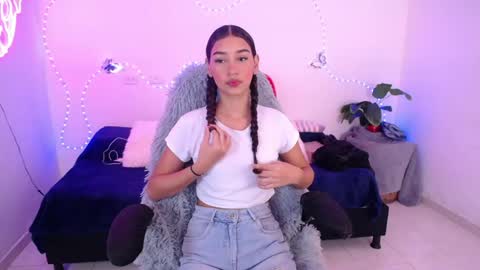 mia_cute_girl online show from June 8, 12:17 pm