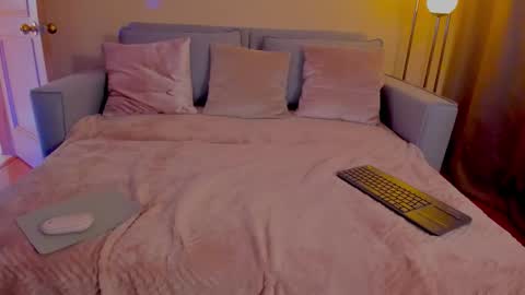 Sarah Luna online show from March 11, 7:39 pm