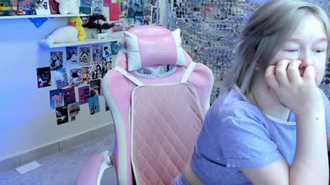 Mia online show from April 3, 3:02 am