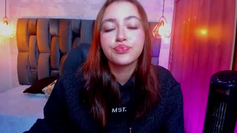 mia_ferrer18 online show from July 12, 3:48 pm