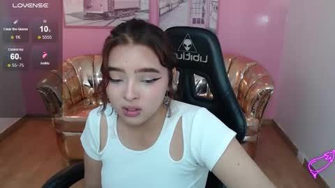 Mia online show from November 23, 2:37 pm