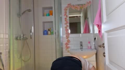 Mia online show from February 19, 5:38 am