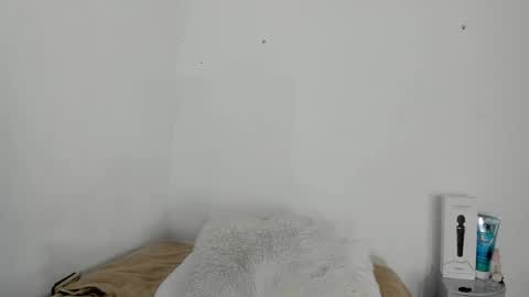 Mia online show from March 10, 4:50 am