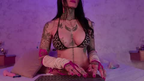 mia_hill1_ online show from July 2, 8:14 pm