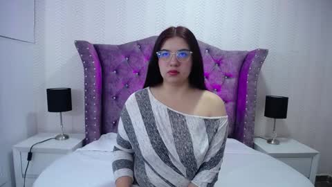 mia_hoe01 online show from March 4, 12:02 pm