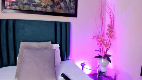 Mia online show from January 17, 6:17 pm