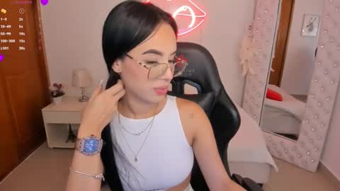    online show from March 5, 12:33 pm