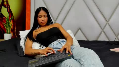 mia_kleim1 online show from March 8, 12:22 am