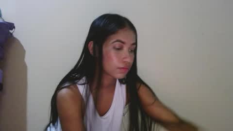 mia_kleim1 online show from January 13, 5:15 am