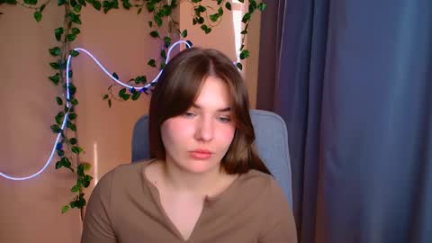 mia_lemm online show from April 14, 7:22 am