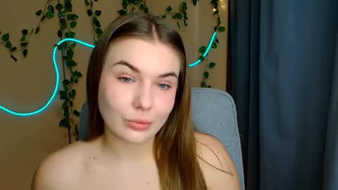 mia_lemm online show from March 9, 8:52 am