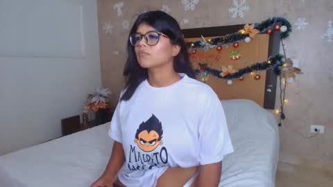 MIALOPEZ      .     Y      .      online show from November 24, 7:56 pm